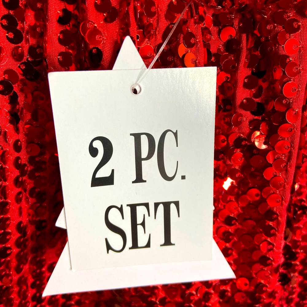LOVE ON A HANGER Christmas Red Sequin Tinsel Crop Top & Skirt Women's
Size Small - Picture 8 of 8